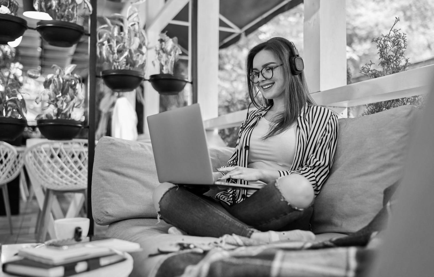 Estudiantes aplicando técnicas de optimización presupuestaria